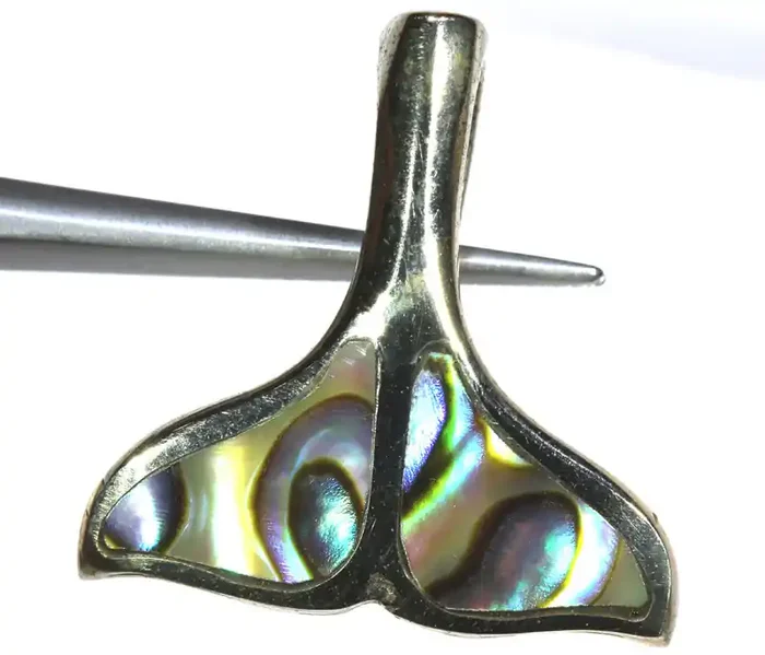 13.35 CTS WHALE TAIL PAUA PENDANT SG-3062