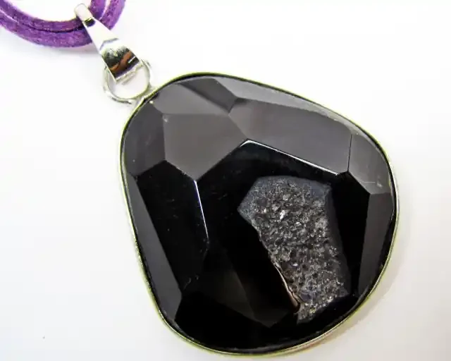 140 Cts Good Pattern Crystal Agate Pendant MJA 886