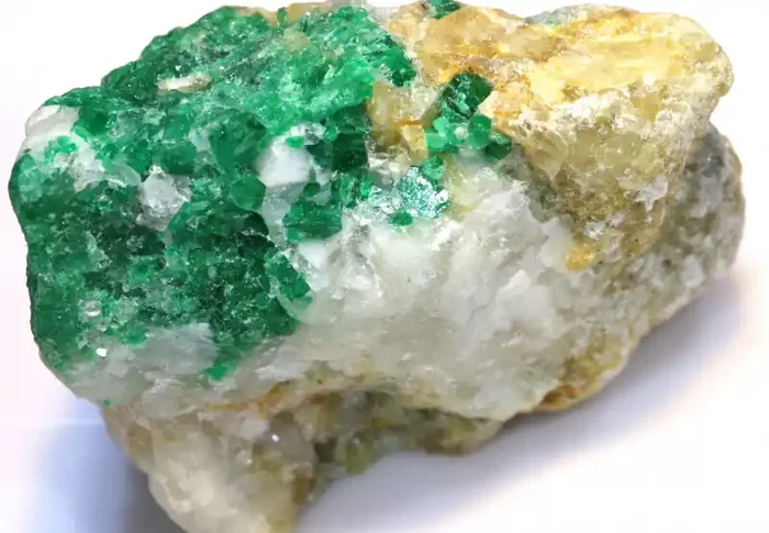 156 CTS EMERALD SPECIMEN RG-5491