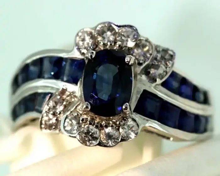 16.95-CTS SAPPHIRE RING BLUE AND WHITE SG-2778