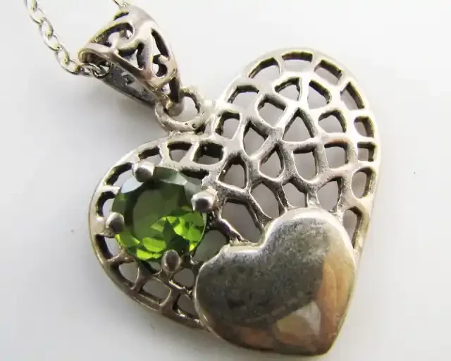 20 cts Peridot Gemstone set in silver Hear Pendant MJA 1146