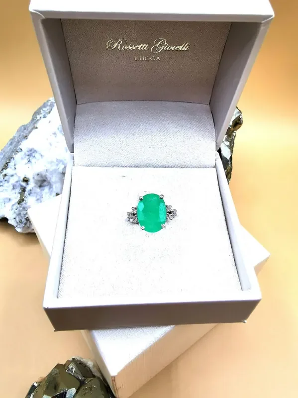 Ref 27/32 5,00ct Colombian Emerald 18k Solid Gold Ring with Diamonds