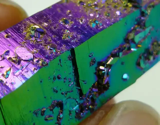 STUNNING TITANIUM TREATED QUARTZ 134 CTS MS 31