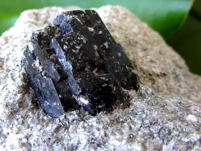 TOURMALINE IN MATRIX MINERAL SPECIMEN 334 GRAMS MYGM 742